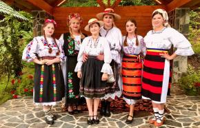Crina și Alecsia  Maria Prața